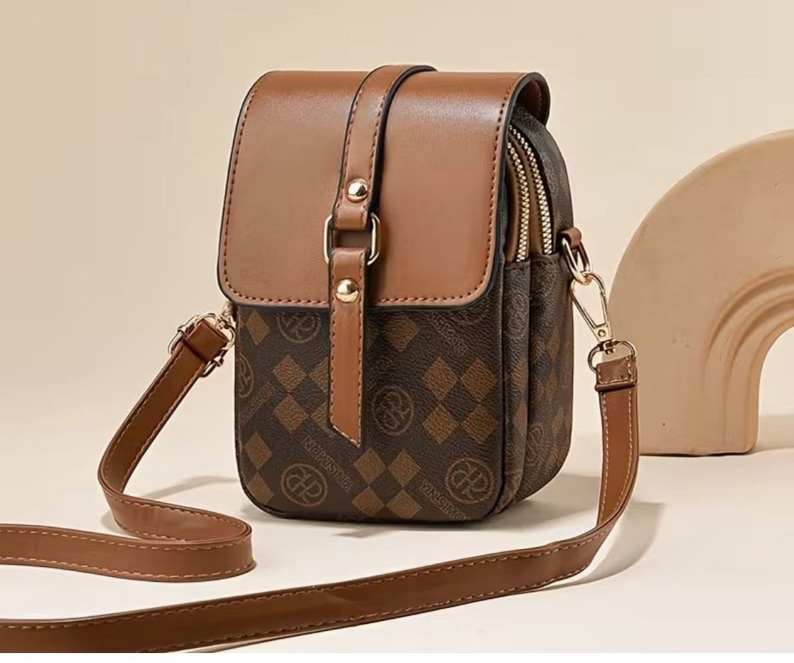 Women large Capacity Multi layer Light Crossbody Handbag With Zipper Compartments.