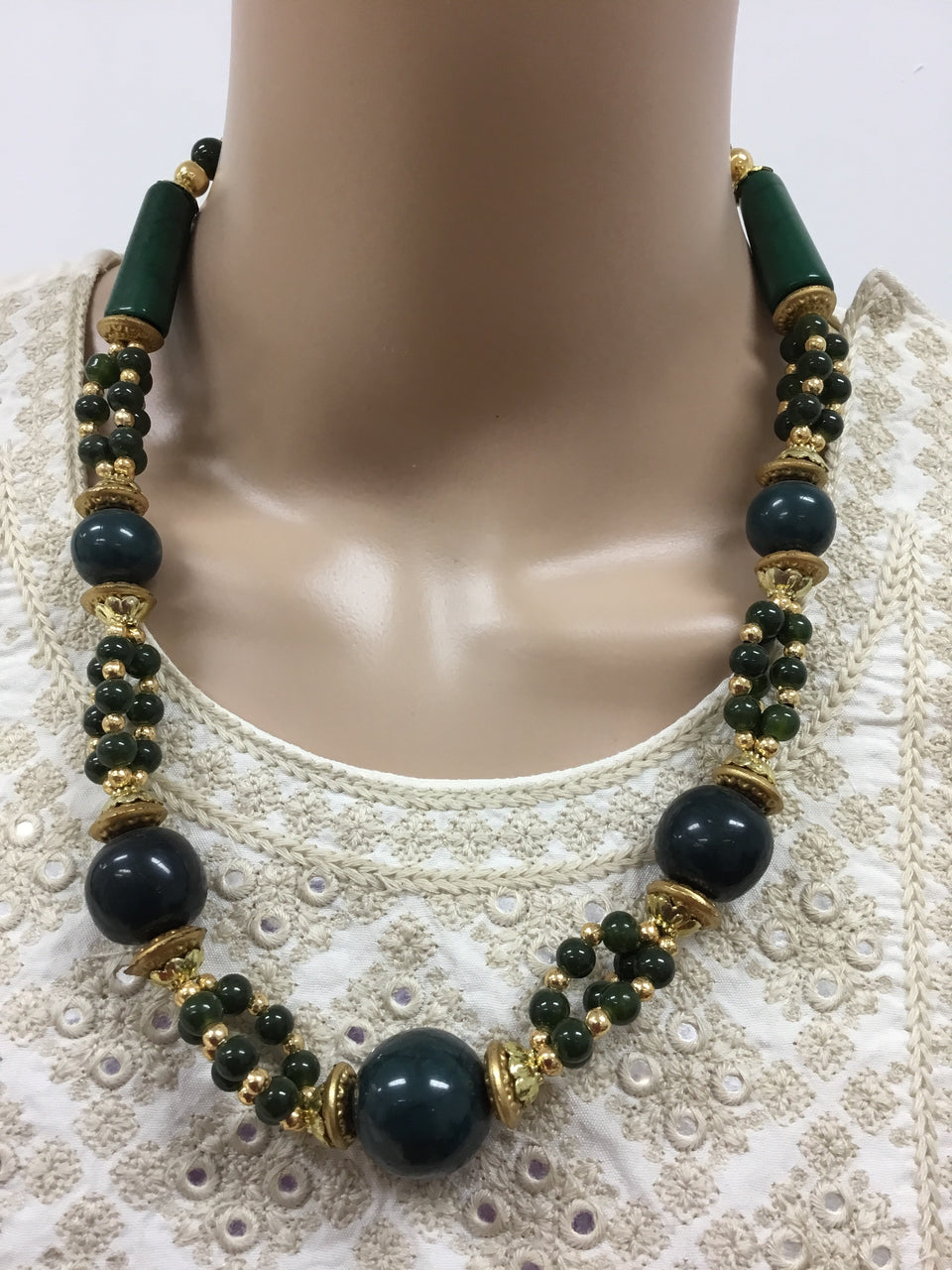 Green fashionable necklace with ear rings