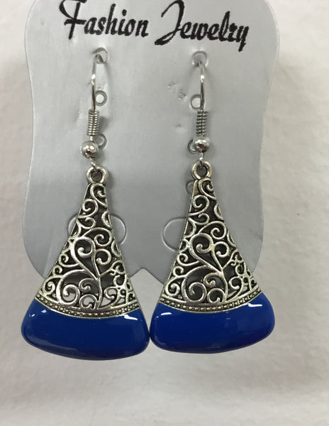 Splendid designed hanging earrings in five colors